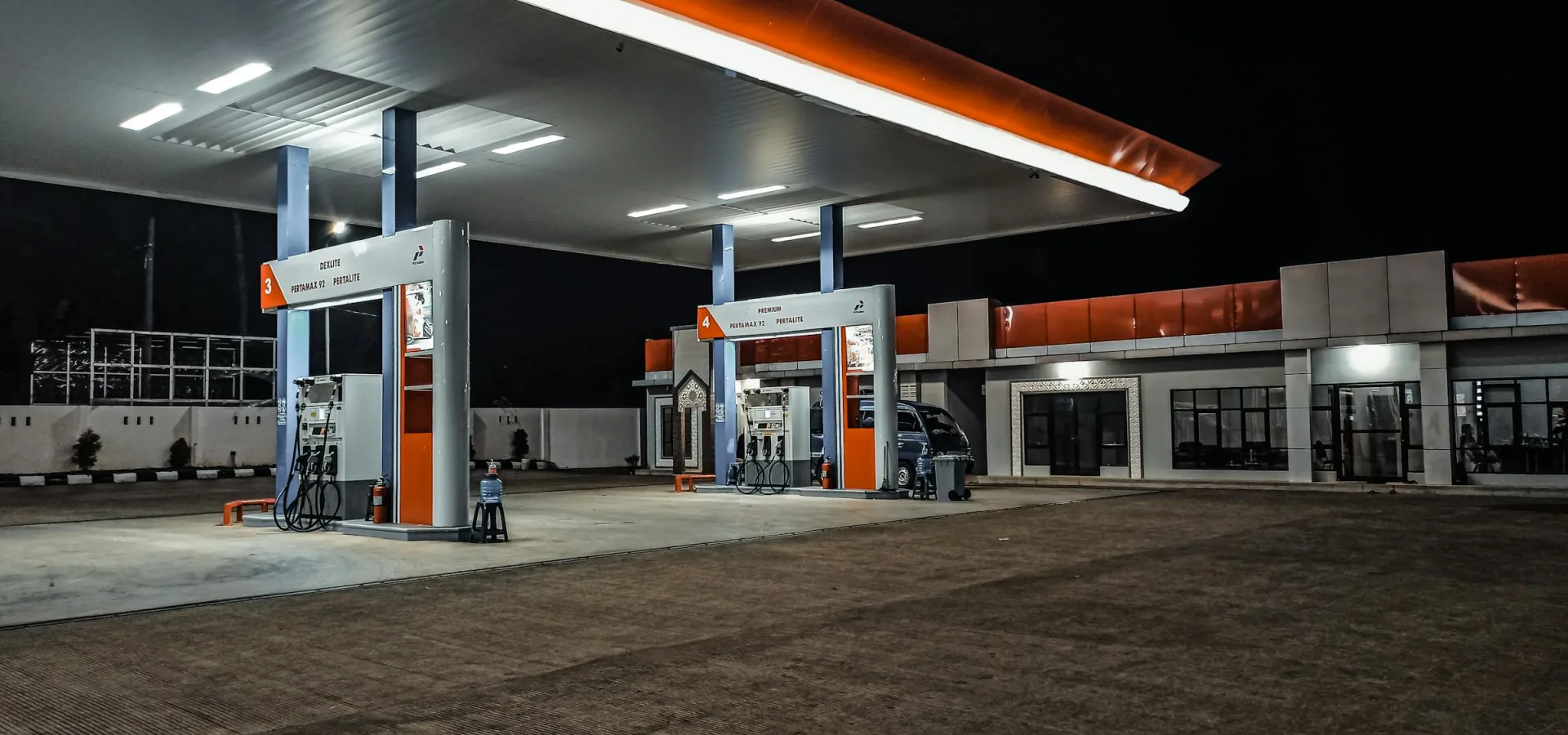 Executive Programme in Petroleum Contract Administration course hero image